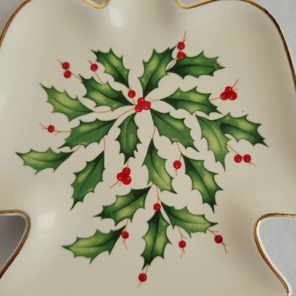 Lenox Hosting the Holidays Holly and Berries Angel Plate - Picture 5 of 6